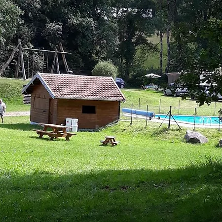 mobilhome avec terrasse fermée dans camping familial