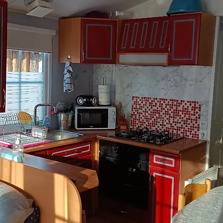 Hébergement de vacances mobilhome avec terrasse fermée dans camping familial Cornimont