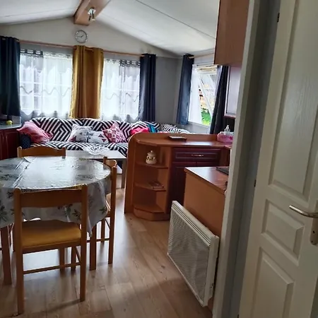 Hébergement de vacances mobilhome avec terrasse fermée dans camping familial