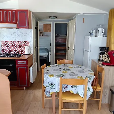 mobilhome avec terrasse fermée dans camping familial Hébergement de vacances