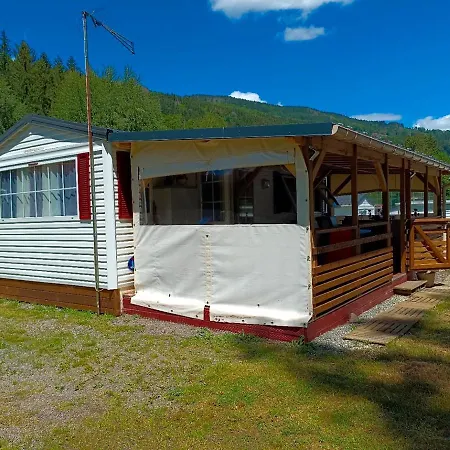mobilhome avec terrasse fermée dans camping familial