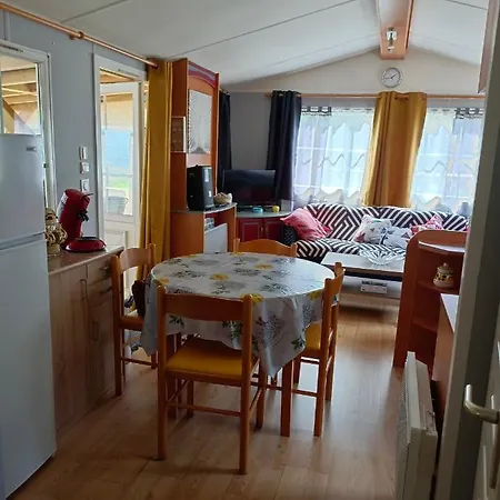 mobilhome avec terrasse fermée dans camping familial Hébergement de vacances
