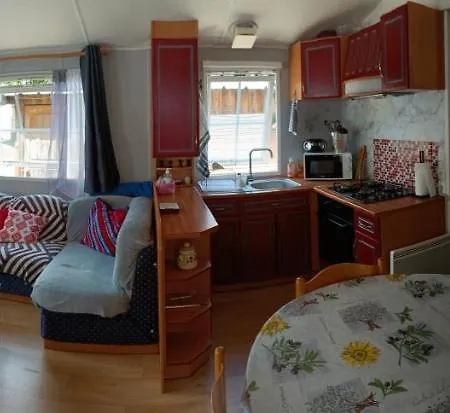 Hébergement de vacances mobilhome avec terrasse fermée dans camping familial Cornimont