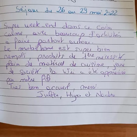 Hébergement de vacances mobilhome avec terrasse fermée dans camping familial *