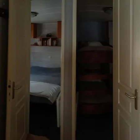 Hébergement de vacances mobilhome avec terrasse fermée dans camping familial *
