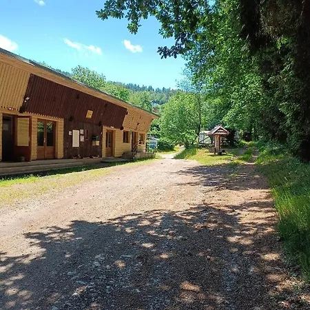 Hébergement de vacances mobilhome avec terrasse fermée dans camping familial *